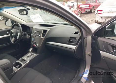 2010 Subaru Legacy 2.5I Premium z USA, uszkodzony, nr VIN 4S3BMCG68A3219295